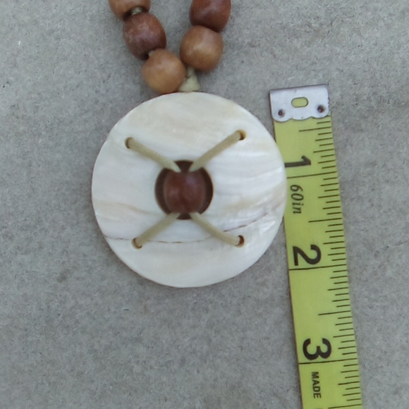 70s Style Boho Beach Necklace Large MOP Medallion - Picture 7 of 12